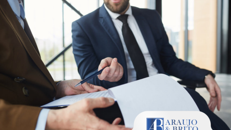 É necessário estar com advogado(a) para solicitar benefício previdenciário na agência do INSS?